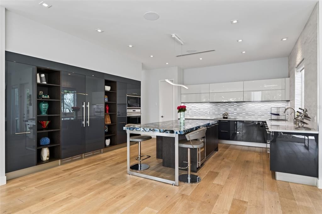 For Sale: $6,775,000 (5 beds, 3 baths, 4284 Square Feet)