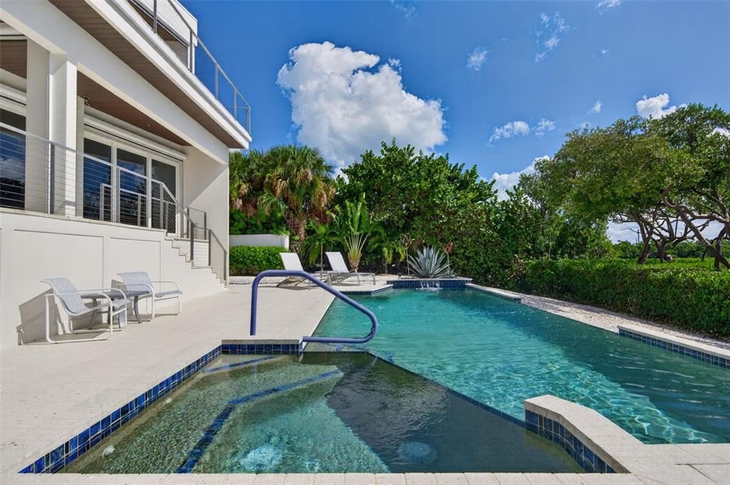 For Sale: $6,775,000 (5 beds, 3 baths, 4284 Square Feet)