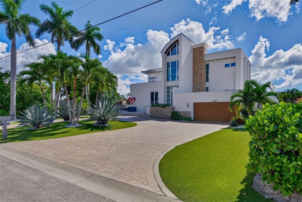 For Sale: $6,775,000 (5 beds, 3 baths, 4284 Square Feet)
