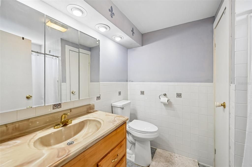 En Venta: $174,000 (2 camas, 2 baños, 1120 Pies cuadrados)