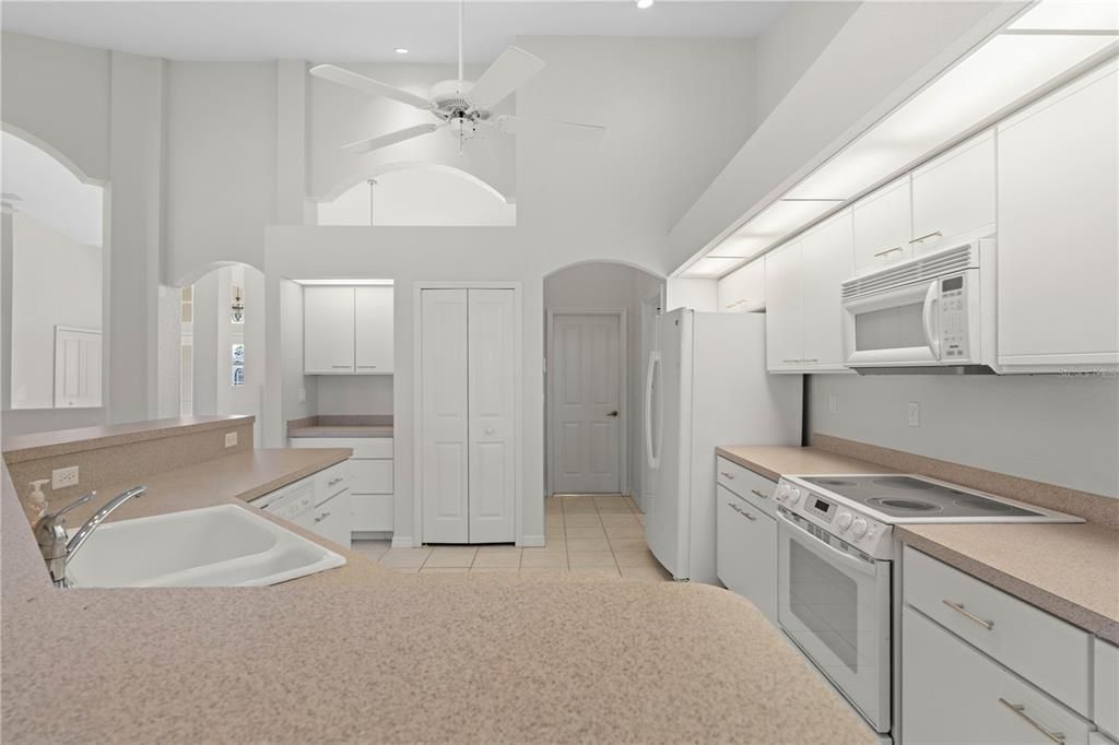 En Venta: $565,000 (3 camas, 2 baños, 2383 Pies cuadrados)