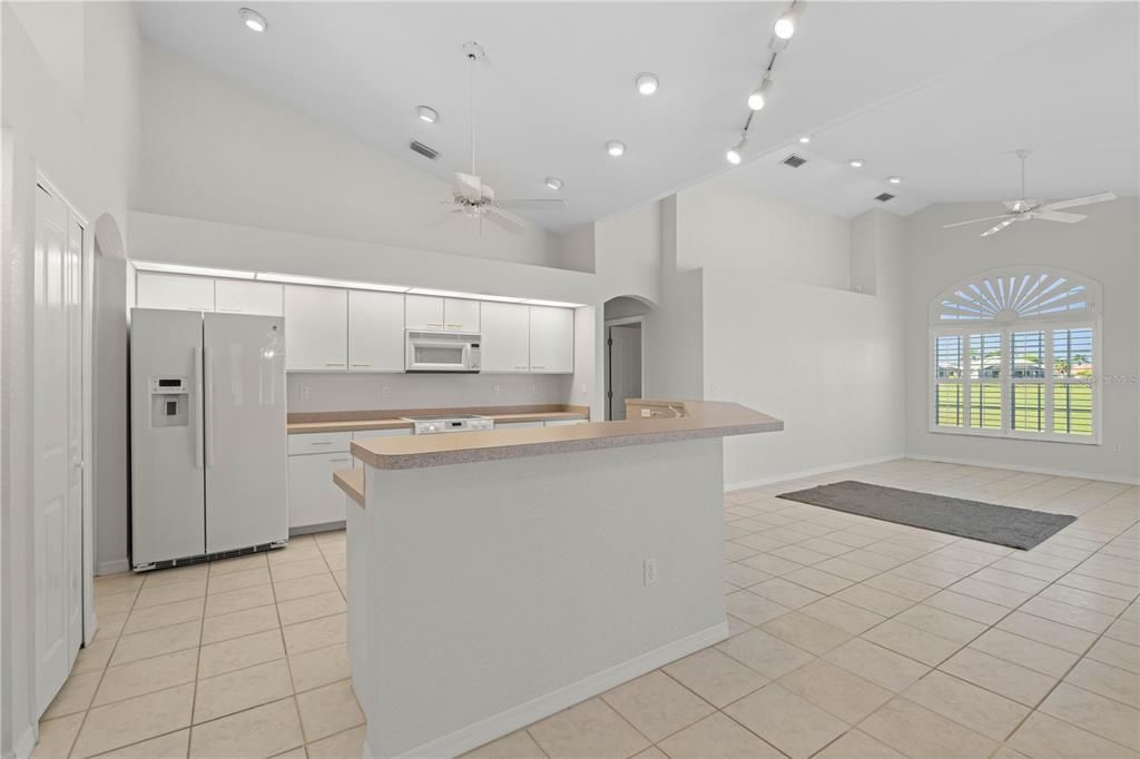 En Venta: $565,000 (3 camas, 2 baños, 2383 Pies cuadrados)