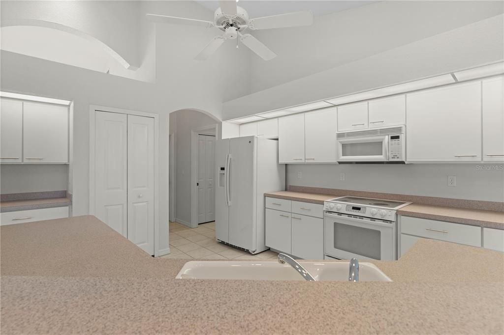 En Venta: $565,000 (3 camas, 2 baños, 2383 Pies cuadrados)