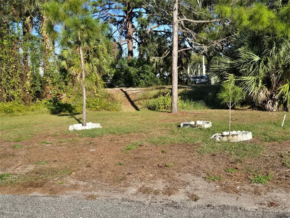 待售: $120,000 (0.13 acres)