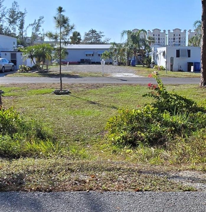待售: $120,000 (0.13 acres)