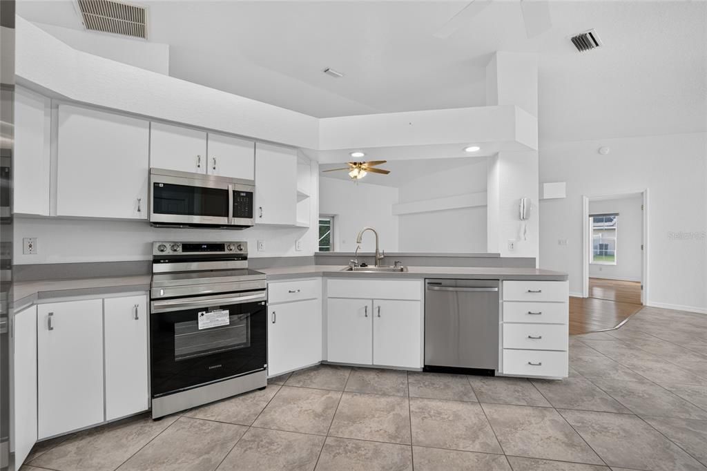 En Venta: $368,000 (3 camas, 2 baños, 1884 Pies cuadrados)