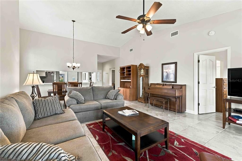 En Venta: $325,000 (2 camas, 2 baños, 1464 Pies cuadrados)