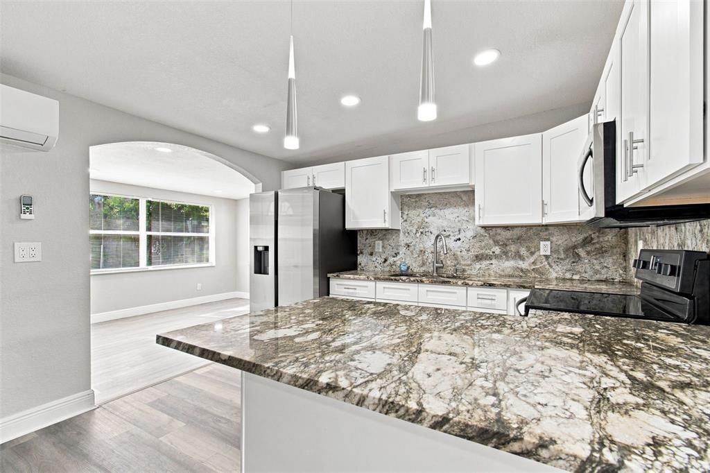 For Rent: $1,595 (3 beds, 2 baths, 1404 Square Feet)