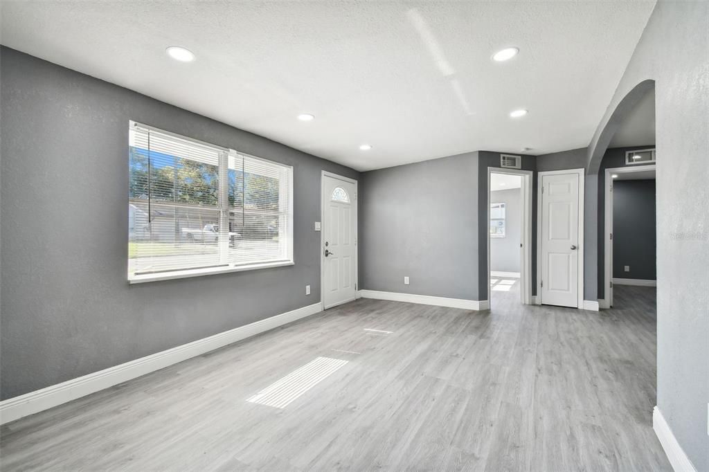 For Rent: $1,595 (3 beds, 2 baths, 1404 Square Feet)