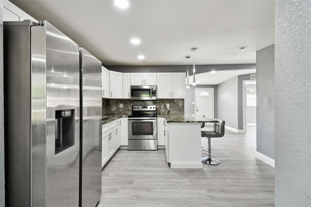 For Rent: $1,595 (3 beds, 2 baths, 1404 Square Feet)