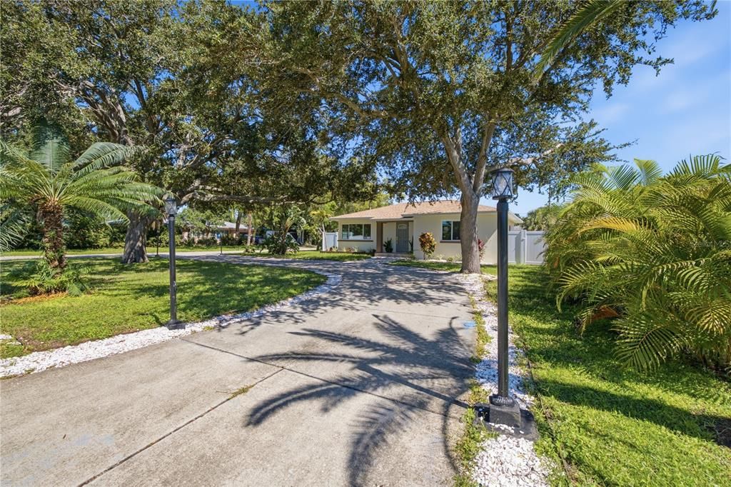 For Sale: $699,000 (3 beds, 2 baths, 1675 Square Feet)