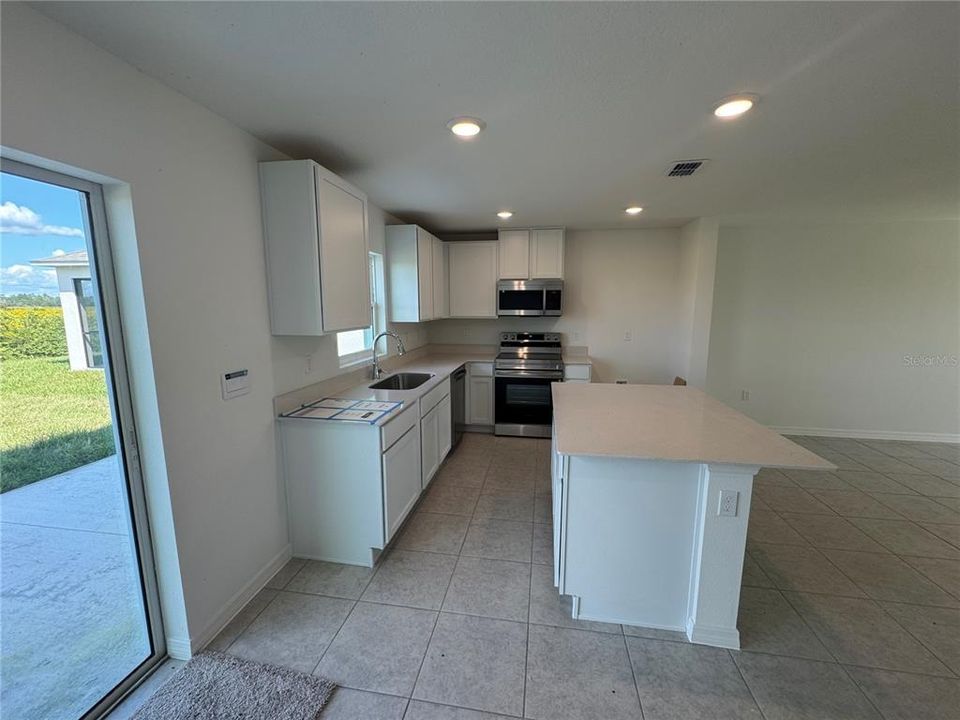 En Venta: $309,990 (4 camas, 2 baños, 1643 Pies cuadrados)