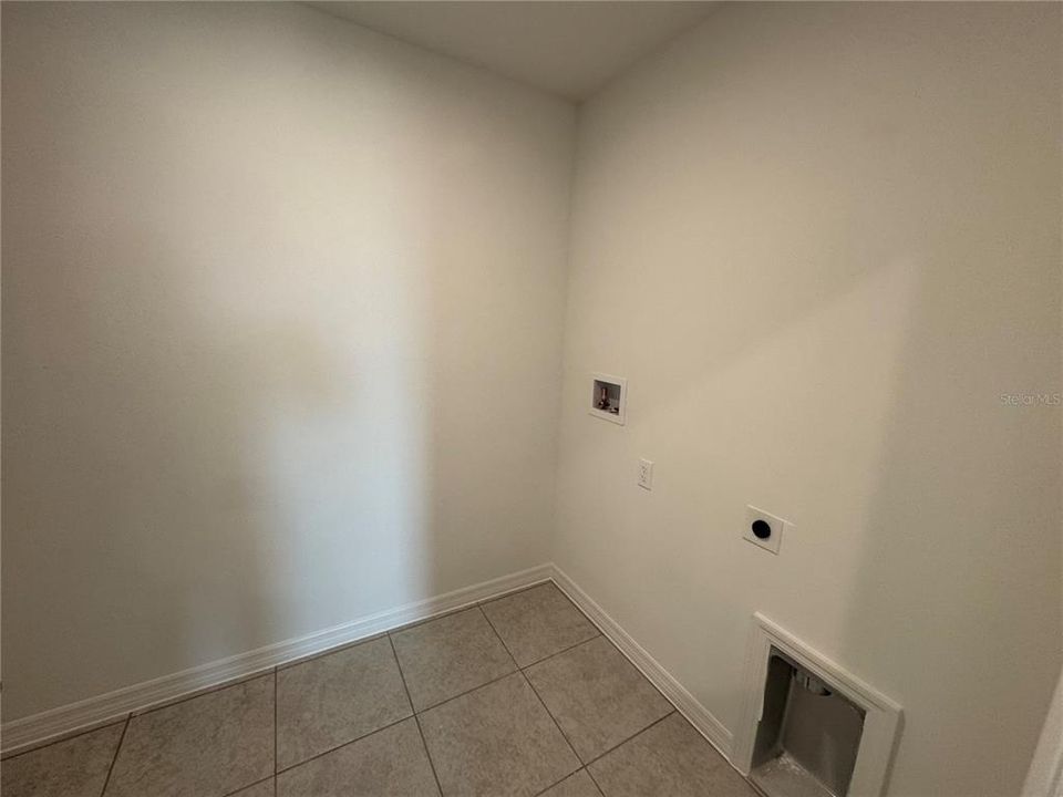 En Venta: $309,990 (4 camas, 2 baños, 1643 Pies cuadrados)