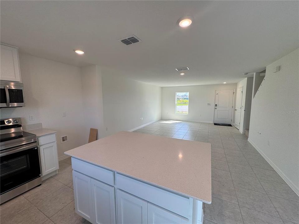 En Venta: $309,990 (4 camas, 2 baños, 1643 Pies cuadrados)