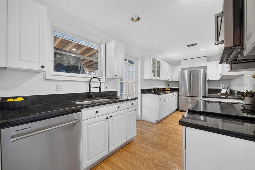 На продажу: $600,000 (3 спален, 2 ванн, 1784 Квадратных фут)