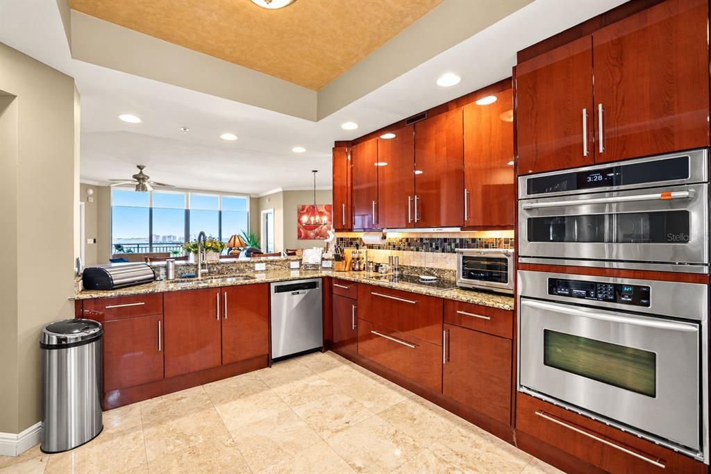 待售: $1,075,000 (3 贝兹, 2 浴室, 1823 平方英尺)