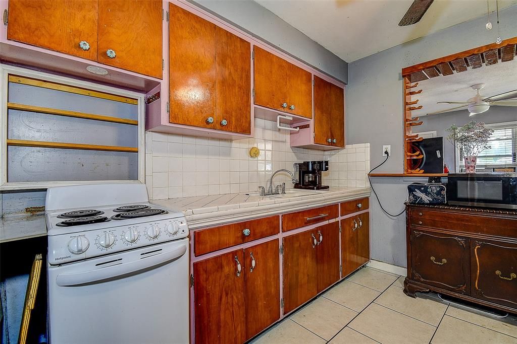 For Sale: $344,900 (4 beds, 1 baths, 1134 Square Feet)