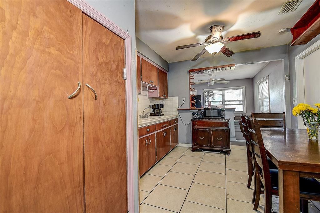 For Sale: $344,900 (4 beds, 1 baths, 1134 Square Feet)