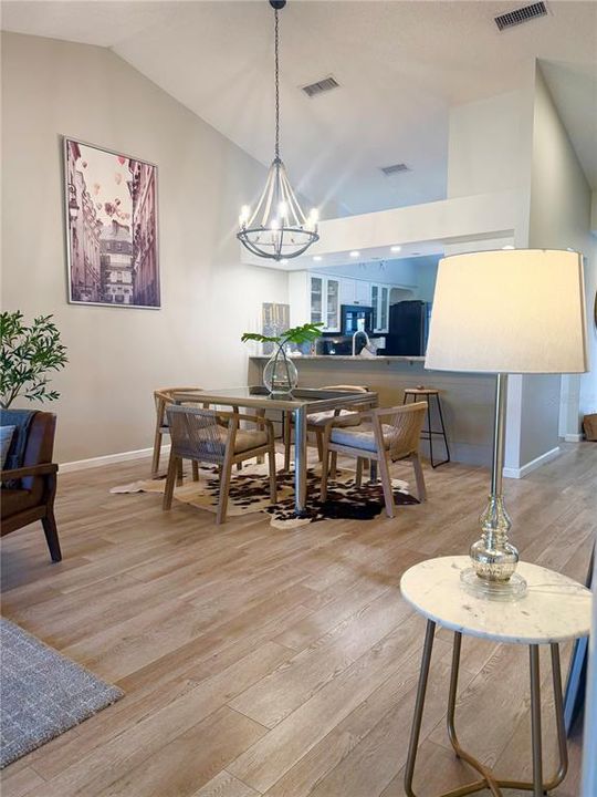 В аренду: $3,800 (2 спален, 2 ванн, 1380 Квадратных фут)