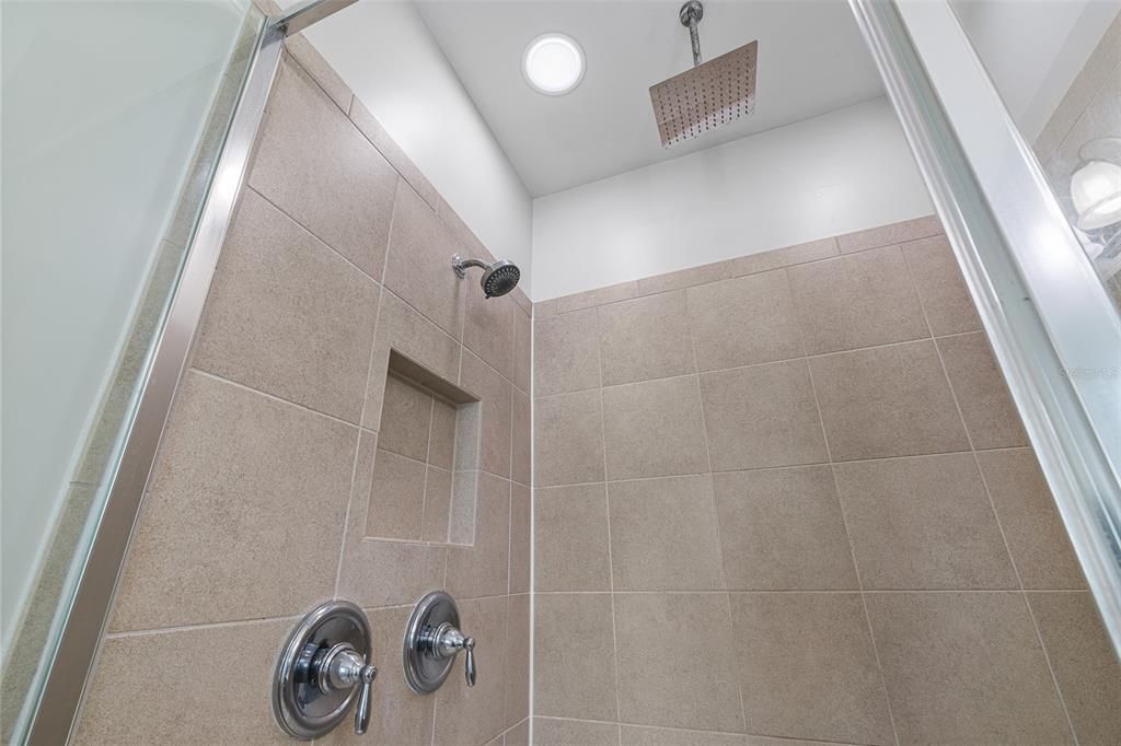 For Rent: $2,850 (3 beds, 2 baths, 1724 Square Feet)