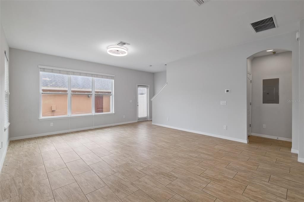 For Rent: $2,850 (3 beds, 2 baths, 1724 Square Feet)