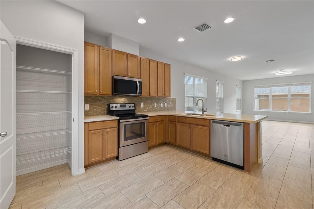 For Rent: $2,850 (3 beds, 2 baths, 1724 Square Feet)