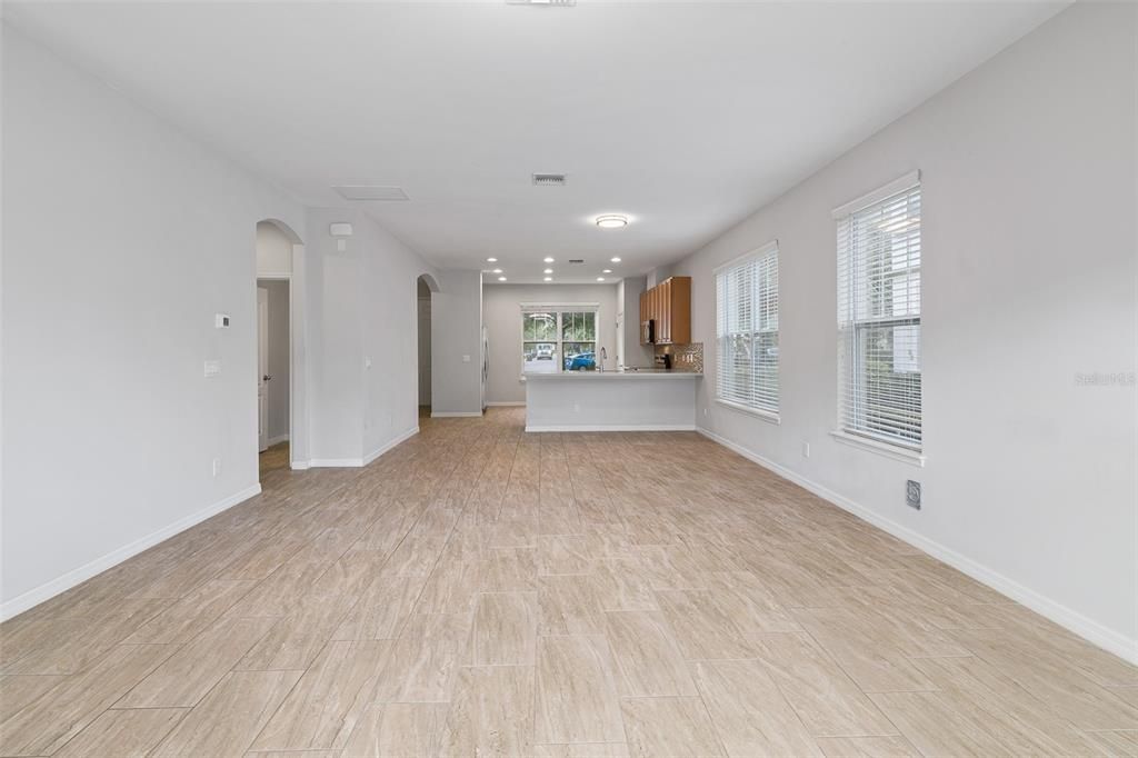 For Rent: $2,850 (3 beds, 2 baths, 1724 Square Feet)