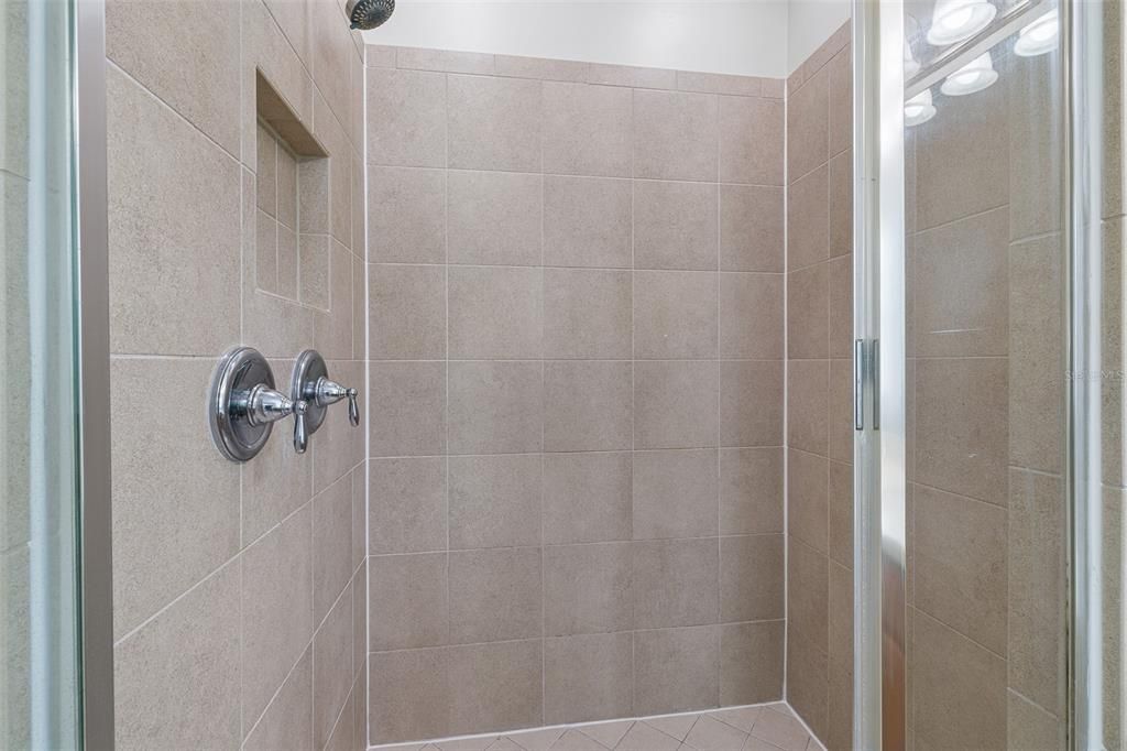 For Rent: $2,850 (3 beds, 2 baths, 1724 Square Feet)