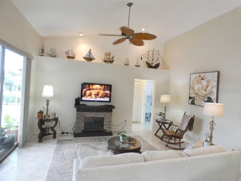 En Venta: $419,900 (3 camas, 3 baños, 1916 Pies cuadrados)