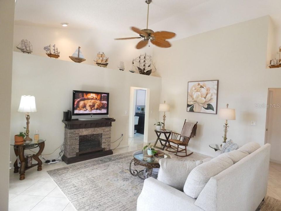 En Venta: $419,900 (3 camas, 3 baños, 1916 Pies cuadrados)