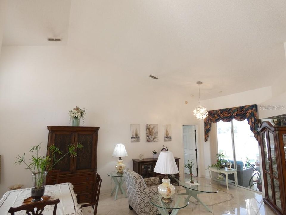 En Venta: $419,900 (3 camas, 3 baños, 1916 Pies cuadrados)