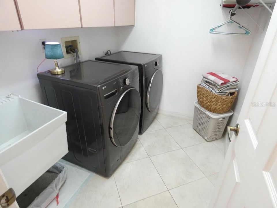 En Venta: $419,900 (3 camas, 3 baños, 1916 Pies cuadrados)