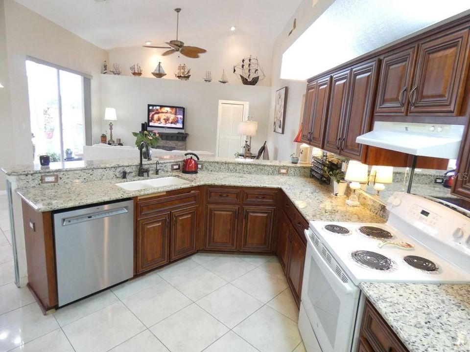 En Venta: $419,900 (3 camas, 3 baños, 1916 Pies cuadrados)