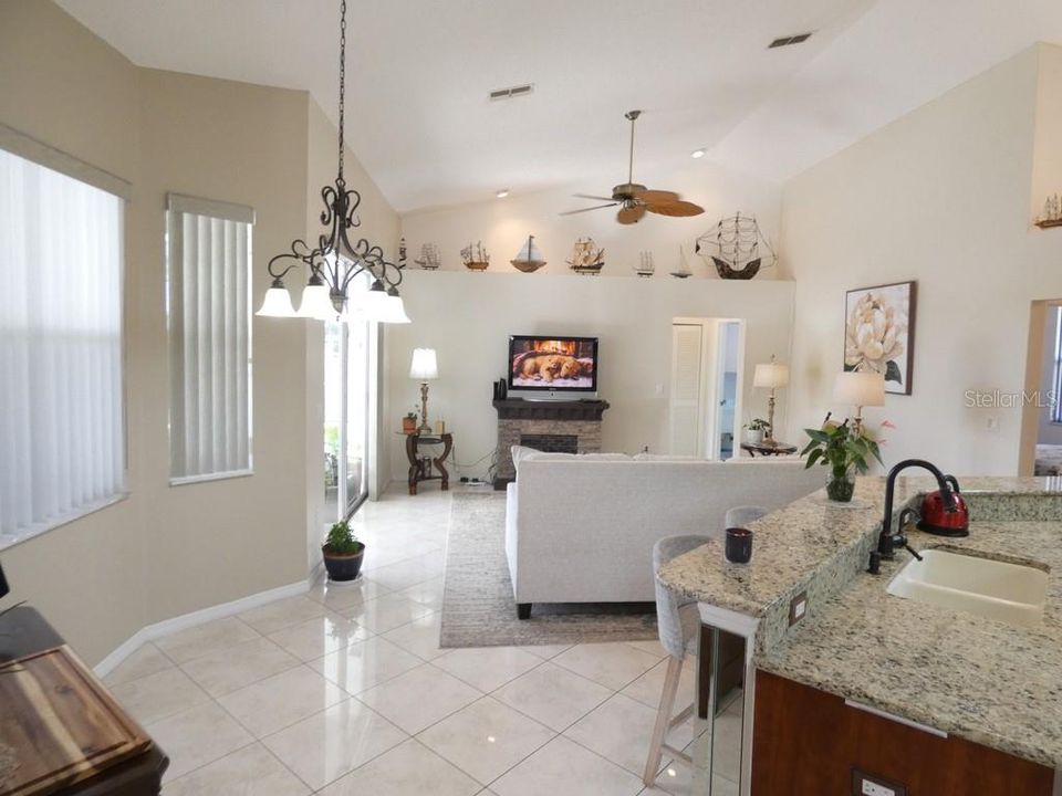 En Venta: $419,900 (3 camas, 3 baños, 1916 Pies cuadrados)