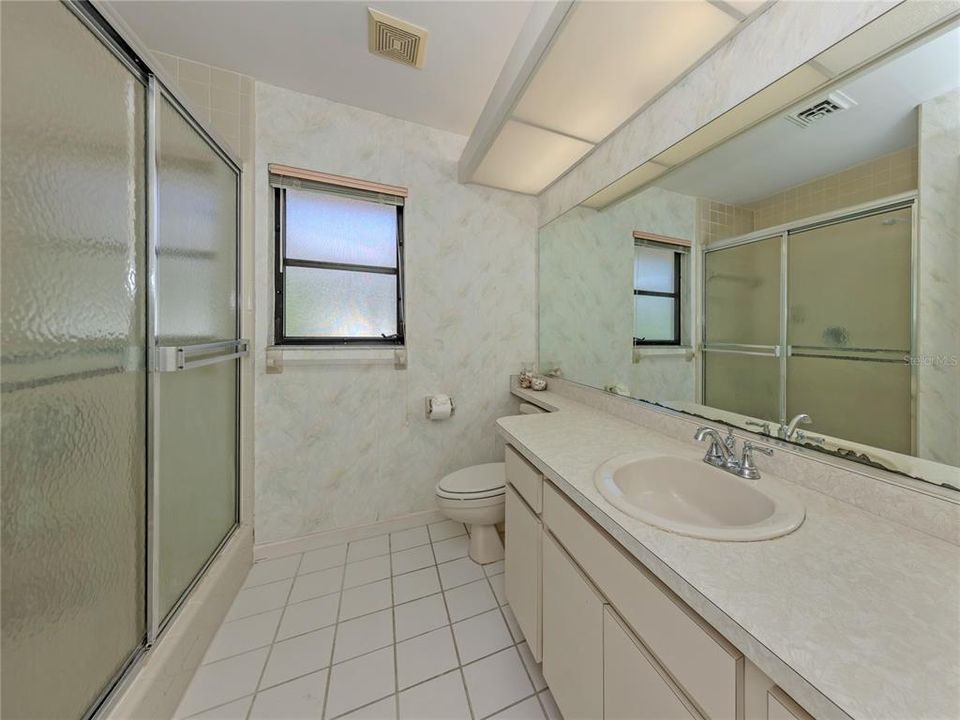 На продажу: $389,900 (2 спален, 2 ванн, 1941 Квадратных фут)