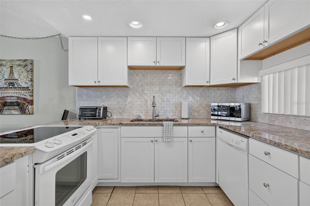 En Venta: $449,000 (2 camas, 2 baños, 1101 Pies cuadrados)