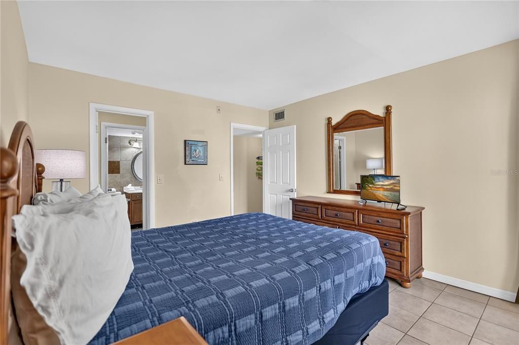En Venta: $449,000 (2 camas, 2 baños, 1101 Pies cuadrados)