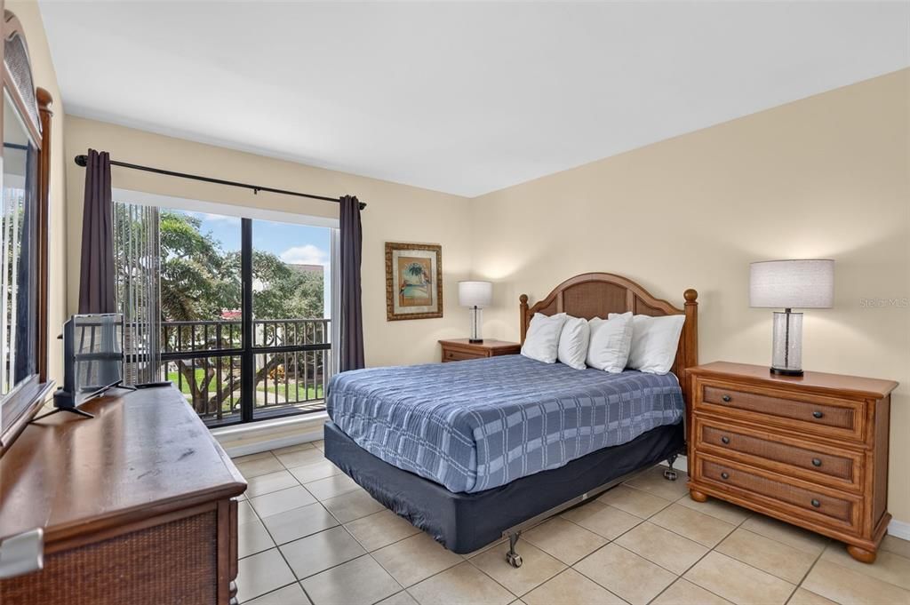 En Venta: $449,000 (2 camas, 2 baños, 1101 Pies cuadrados)