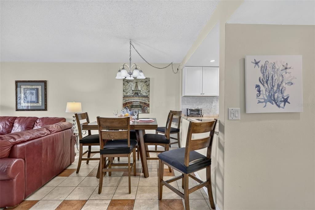 En Venta: $449,000 (2 camas, 2 baños, 1101 Pies cuadrados)