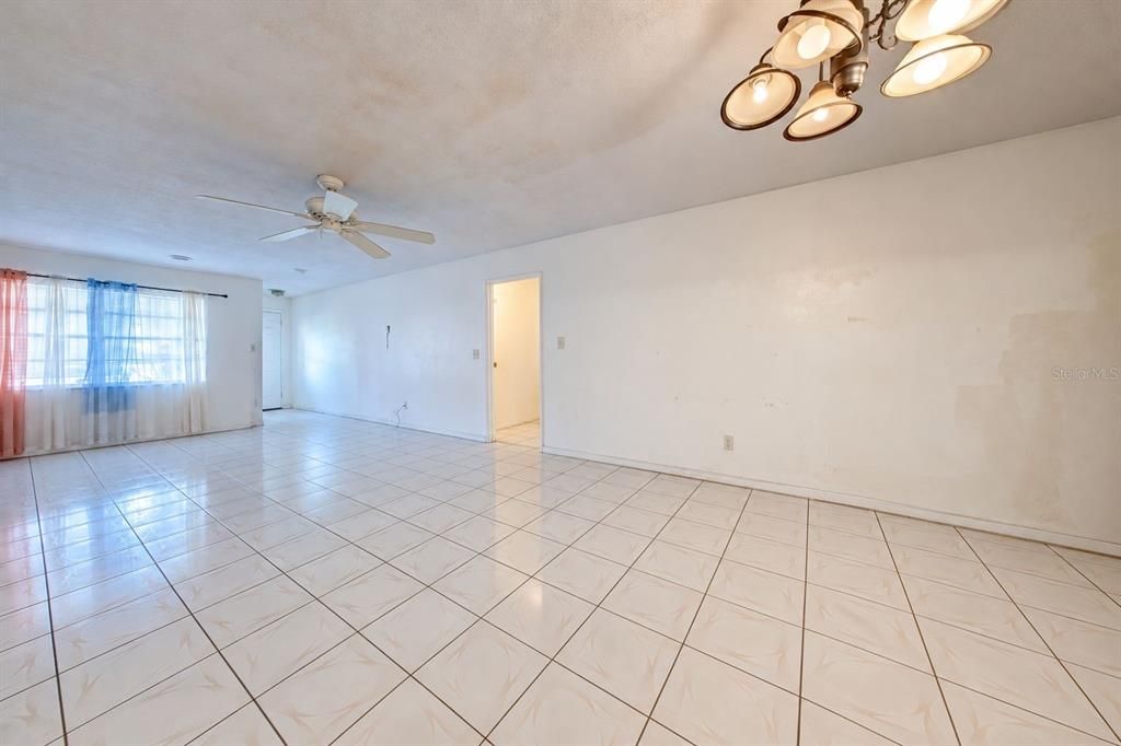 En Venta: $550,000 (3 camas, 2 baños, 1433 Pies cuadrados)