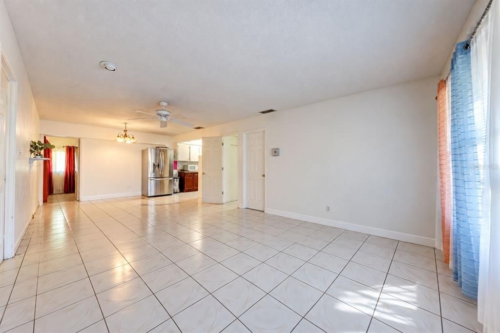 En Venta: $550,000 (3 camas, 2 baños, 1433 Pies cuadrados)