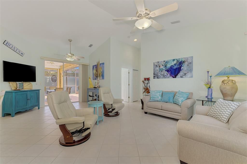 For Sale: $695,000 (3 beds, 2 baths, 1718 Square Feet)