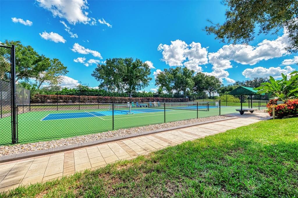 For Sale: $695,000 (3 beds, 2 baths, 1718 Square Feet)