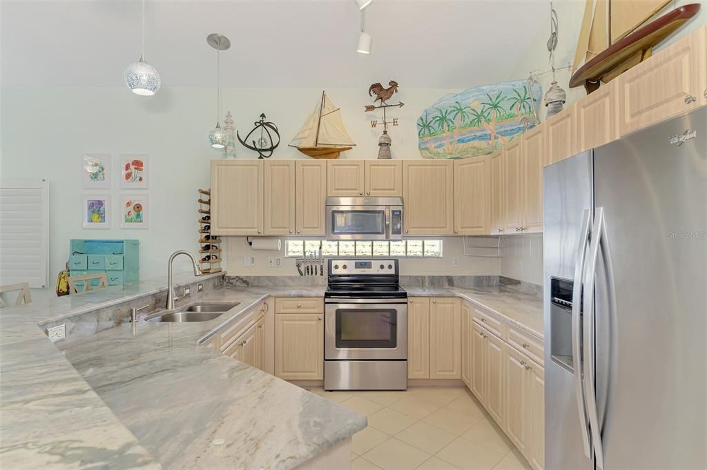 For Sale: $695,000 (3 beds, 2 baths, 1718 Square Feet)