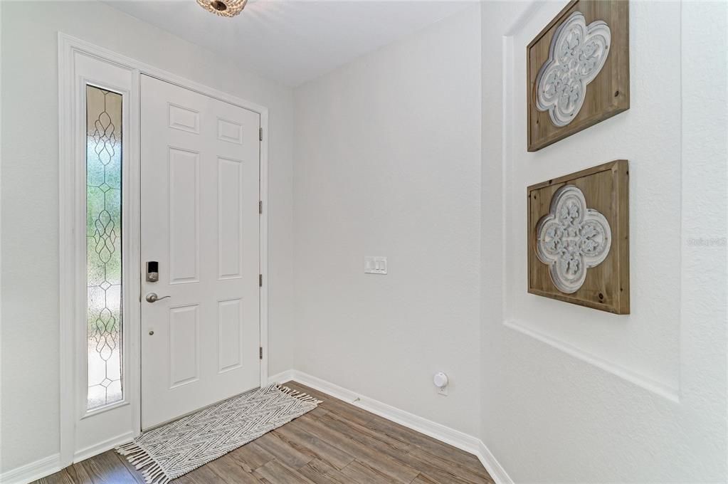 Activo con contrato: $519,000 (3 camas, 2 baños, 2075 Pies cuadrados)