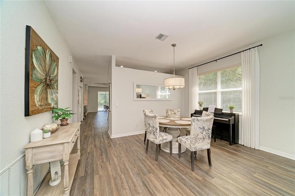 Activo con contrato: $519,000 (3 camas, 2 baños, 2075 Pies cuadrados)