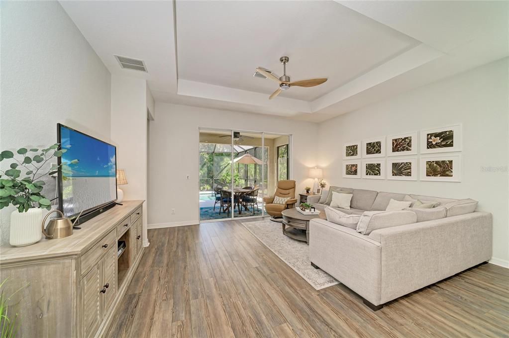 Activo con contrato: $519,000 (3 camas, 2 baños, 2075 Pies cuadrados)