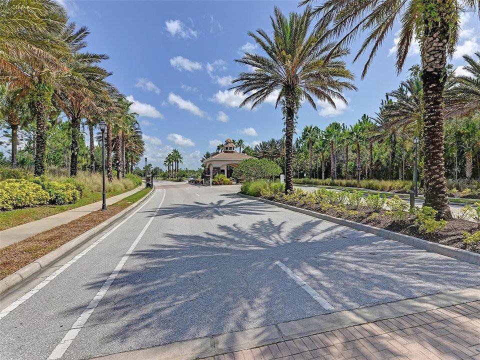 Activo con contrato: $519,000 (3 camas, 2 baños, 2075 Pies cuadrados)