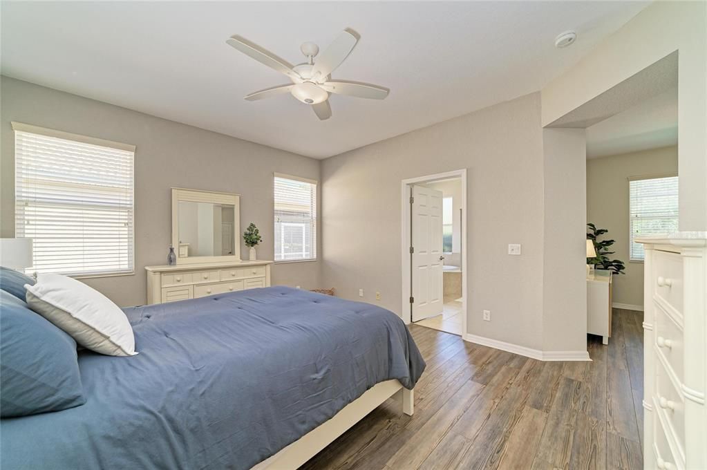 Activo con contrato: $519,000 (3 camas, 2 baños, 2075 Pies cuadrados)