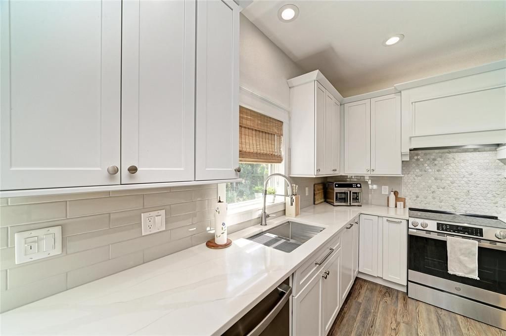 Activo con contrato: $519,000 (3 camas, 2 baños, 2075 Pies cuadrados)